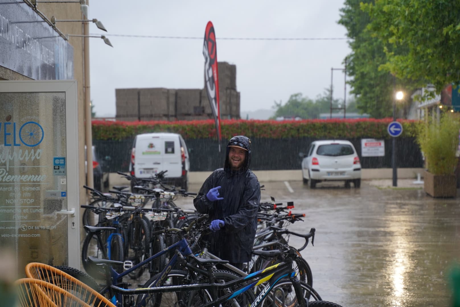 Ugo Vélo Expresso lors d'un événement sportif — visibilité de marque hors magasin